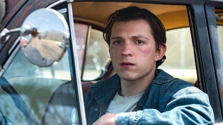 tom holland nel film le strade del male